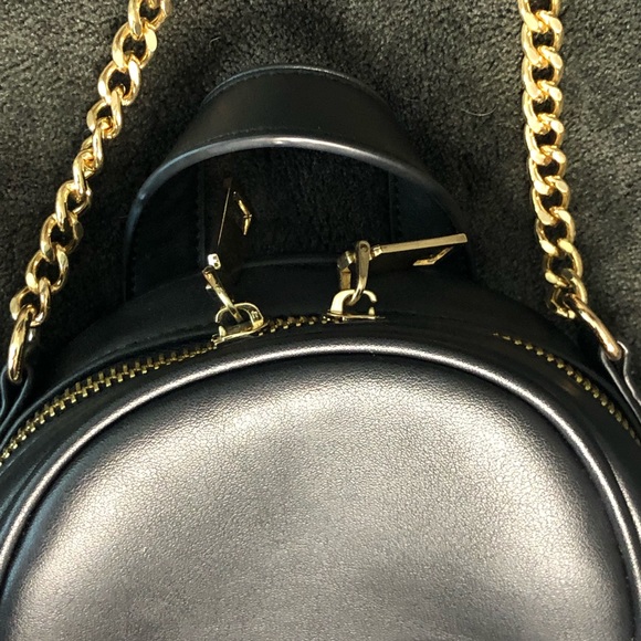 Black crossbody chain mini bag. - Picture 5 of 8